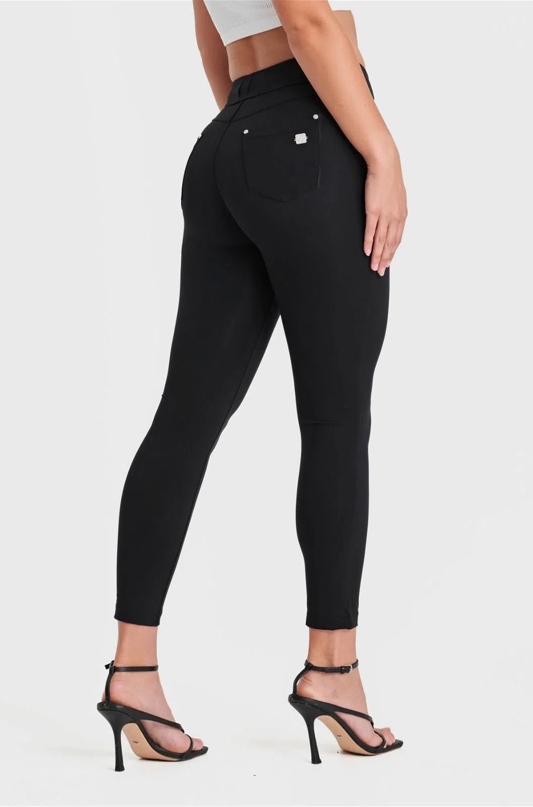 N.O.W.® Diwo Pro - High Waisted - 7/8 Length - Black