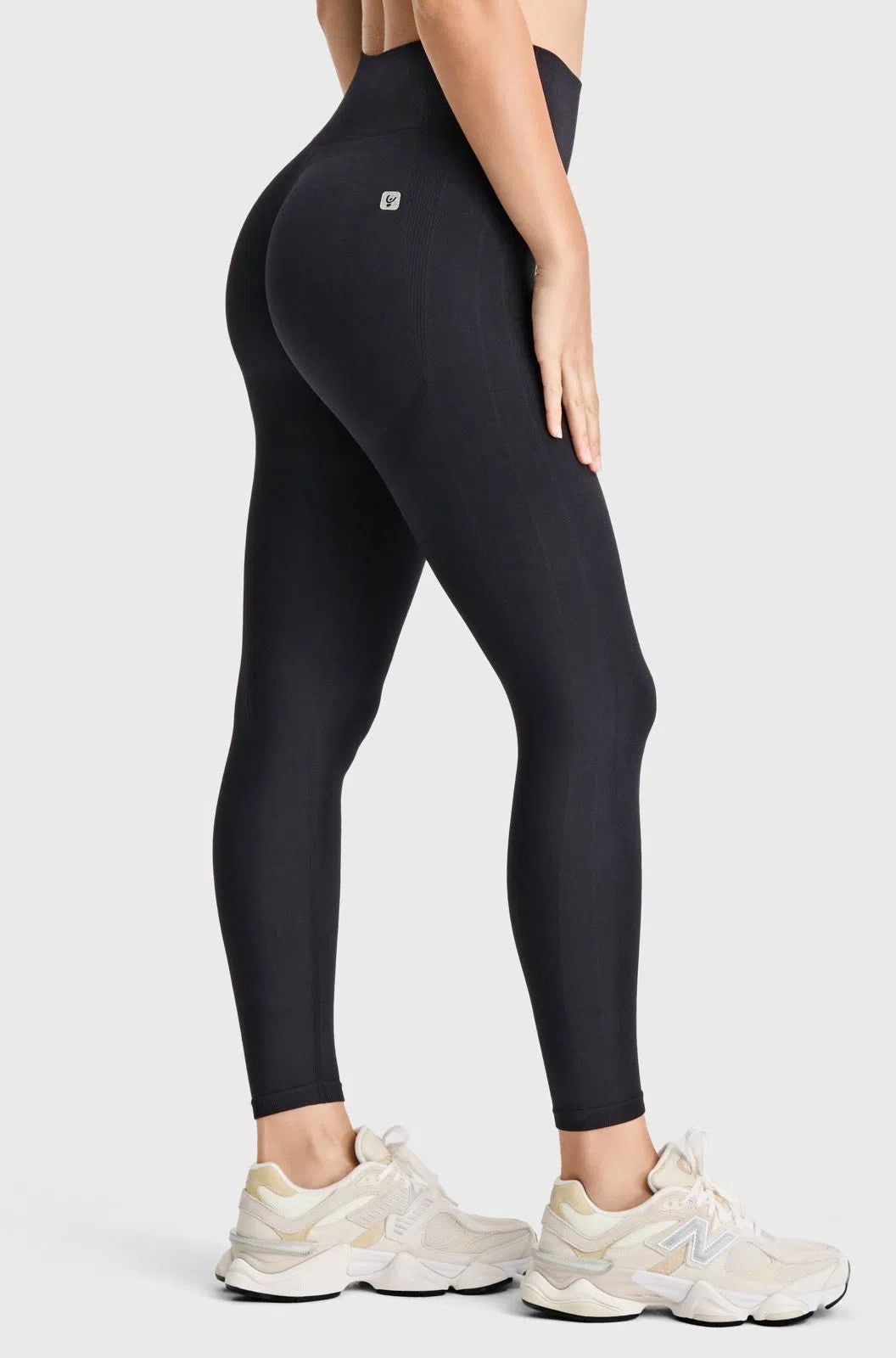 Seamless Active Leggings - High Waisted - 7/8 Length - Black