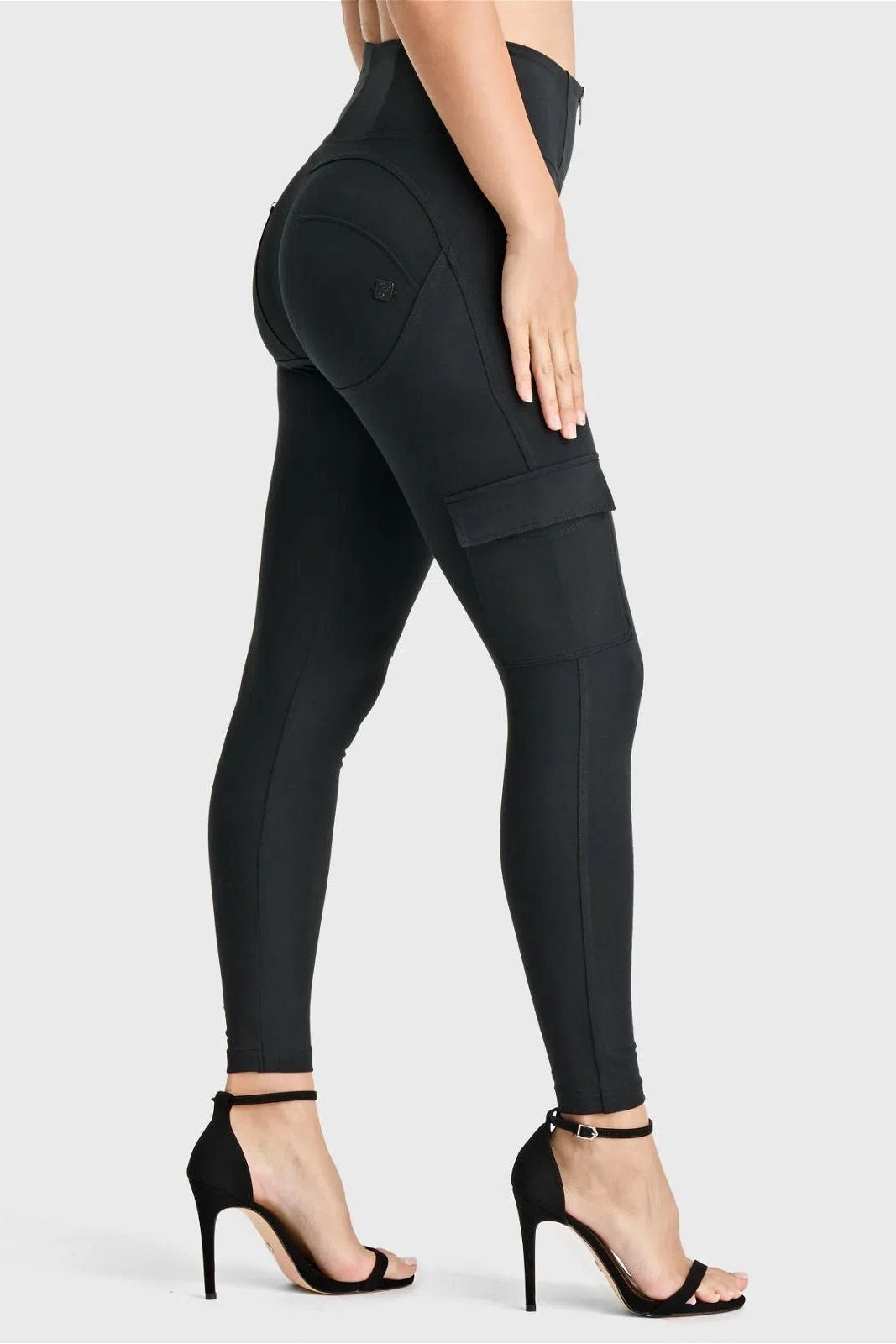 WRUP Cargo Fashion - High Waisted - 7/8 Length - Black 2