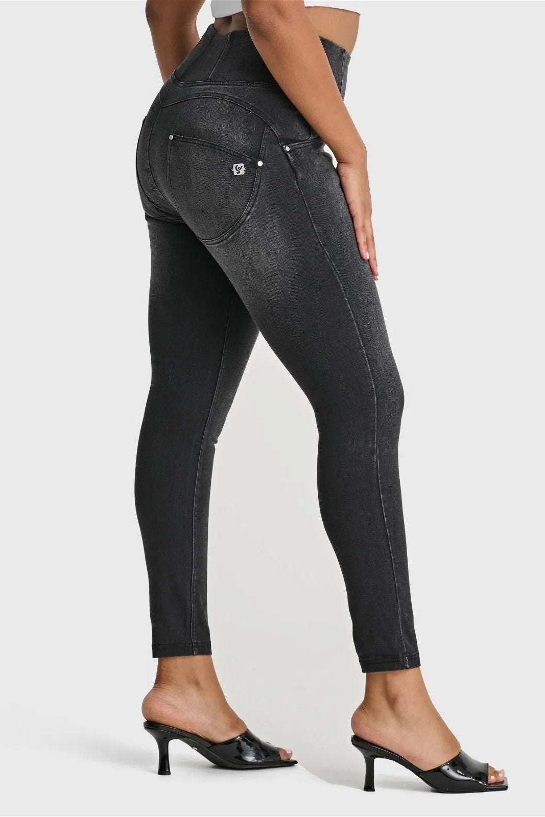 WRUP SNUG Curvy Jeans - High Waisted - Full Length - Black + Black Stitching 1