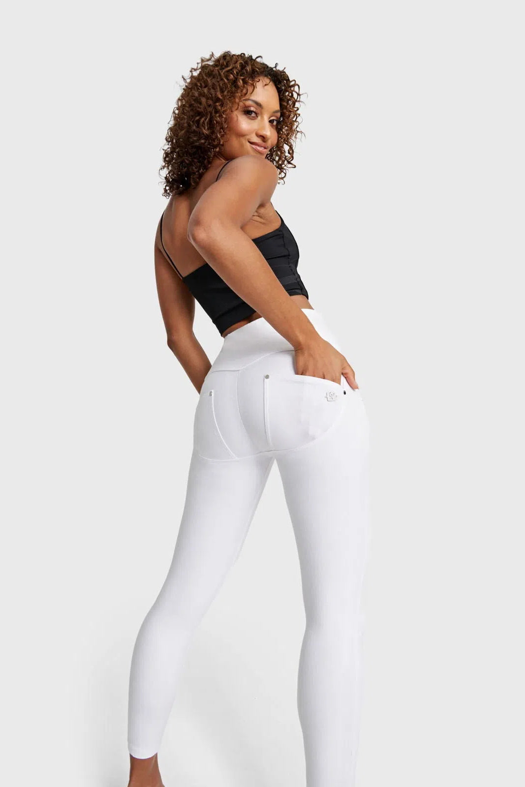 WRUP SNUG Distressed Jeans - High Waisted - 7/8 Length - White 2