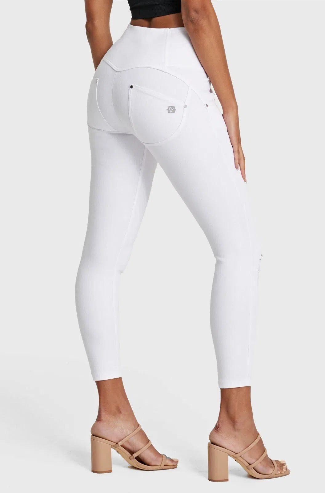 WRUP SNUG Distressed Jeans - High Waisted - 7/8 Length - White