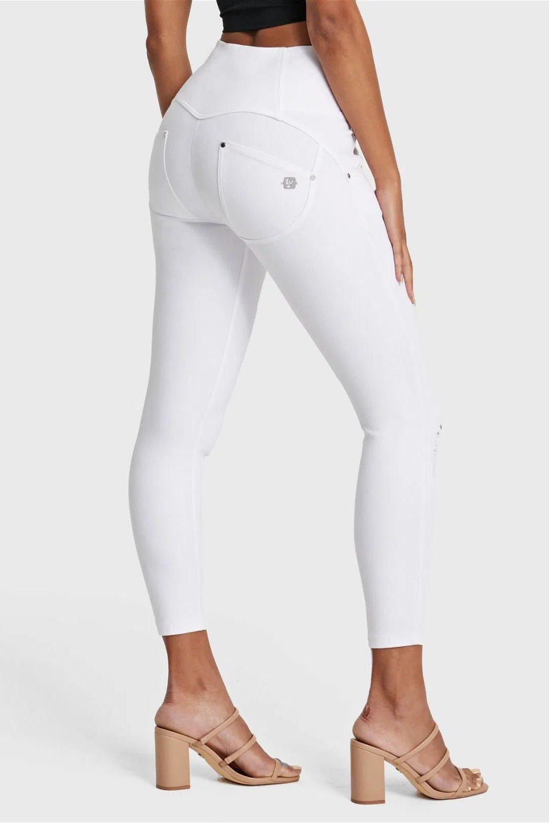 WRUP SNUG Distressed Jeans - High Waisted - 7/8 Length - White 1
