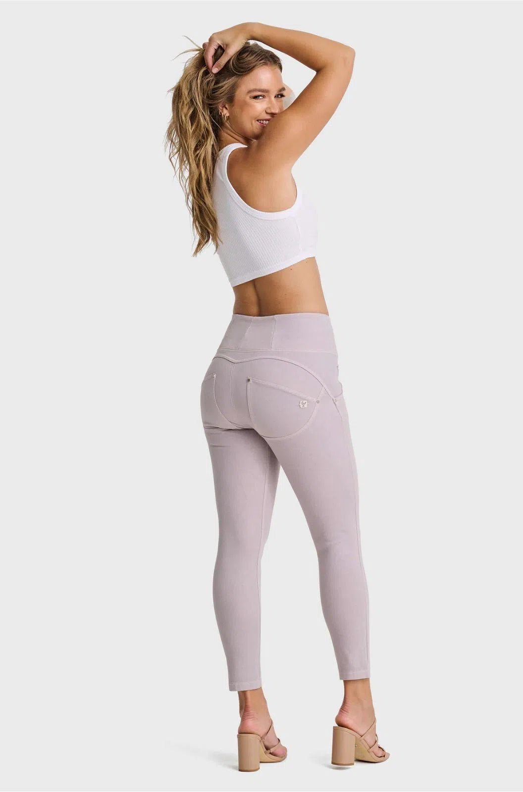WRUP SNUG Jeans - High Waisted - 7/8 Length - Light Grey