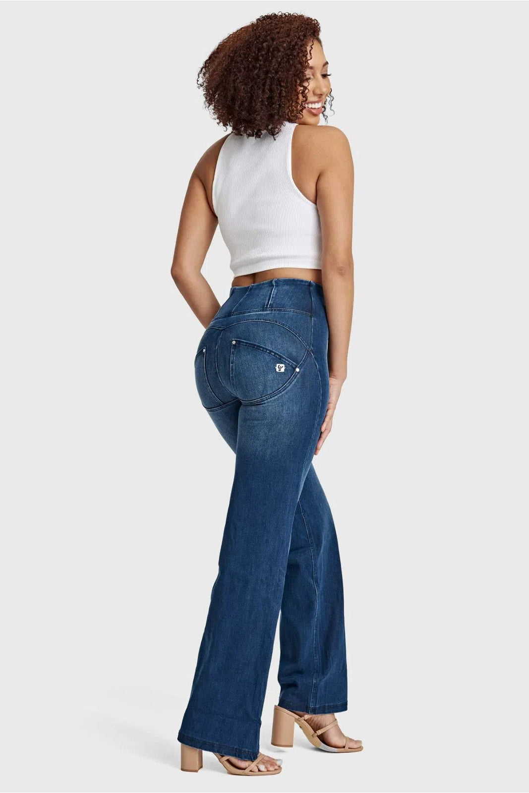 WRUP SNUG Jeans - High Waisted - Flare - Dark Blue + Blue Stitching 3