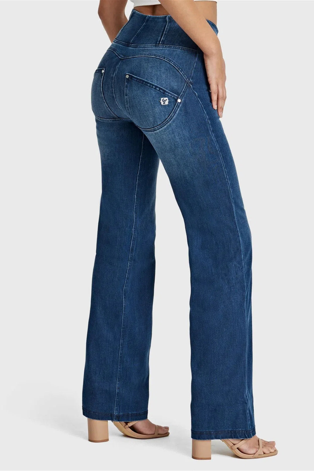 WRUP SNUG Jeans - High Waisted - Flare - Dark Blue + Blue Stitching 1