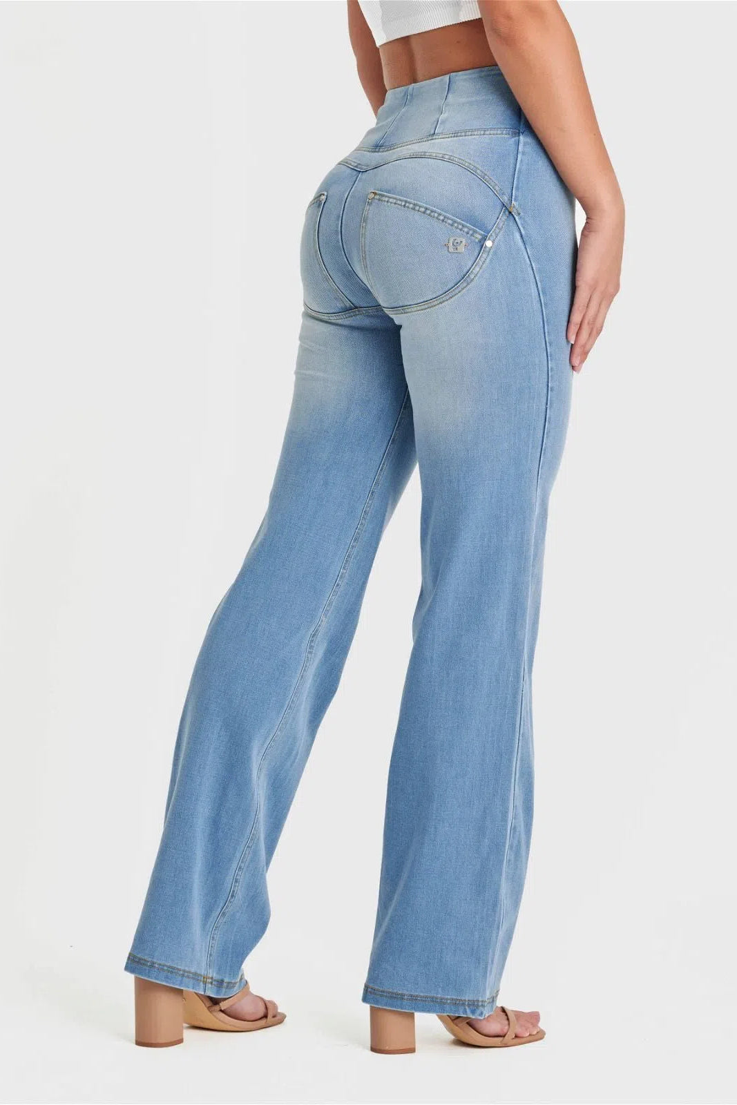 WRUP SNUG Jeans - High Waisted - Flare - Light Blue + Yellow Stitching 2