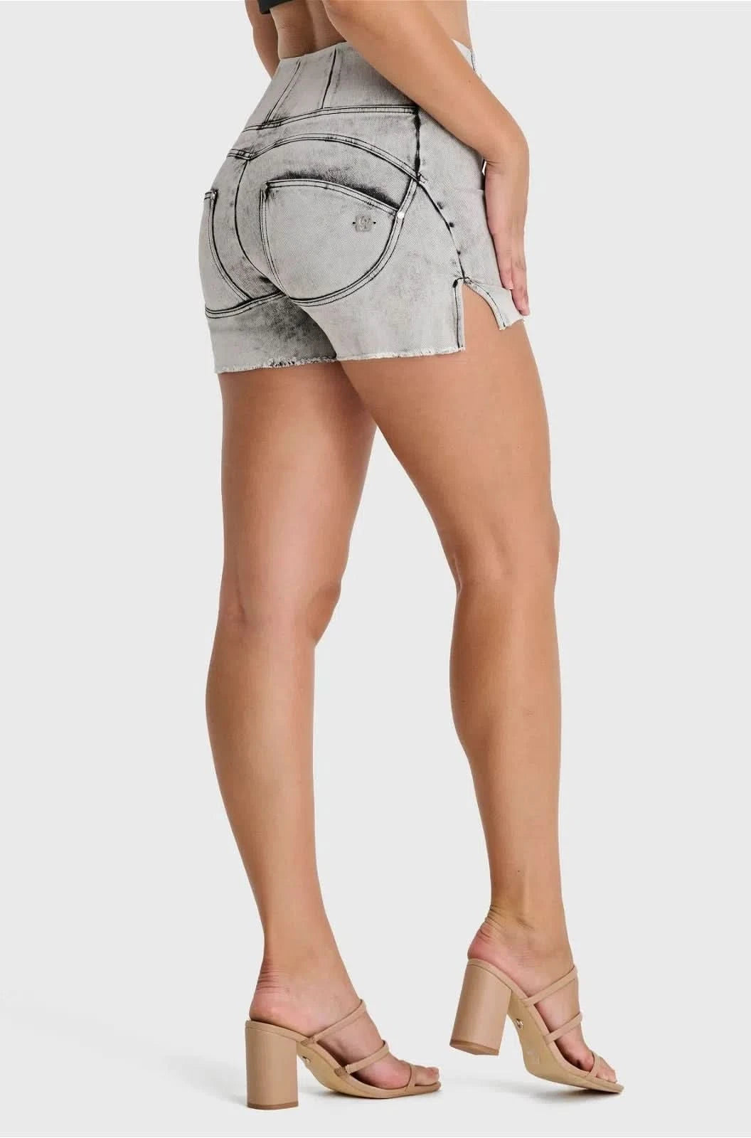 WRUP SNUG Jeans Limited Edition - High Waisted - Shorts - Grey + Black Stitching