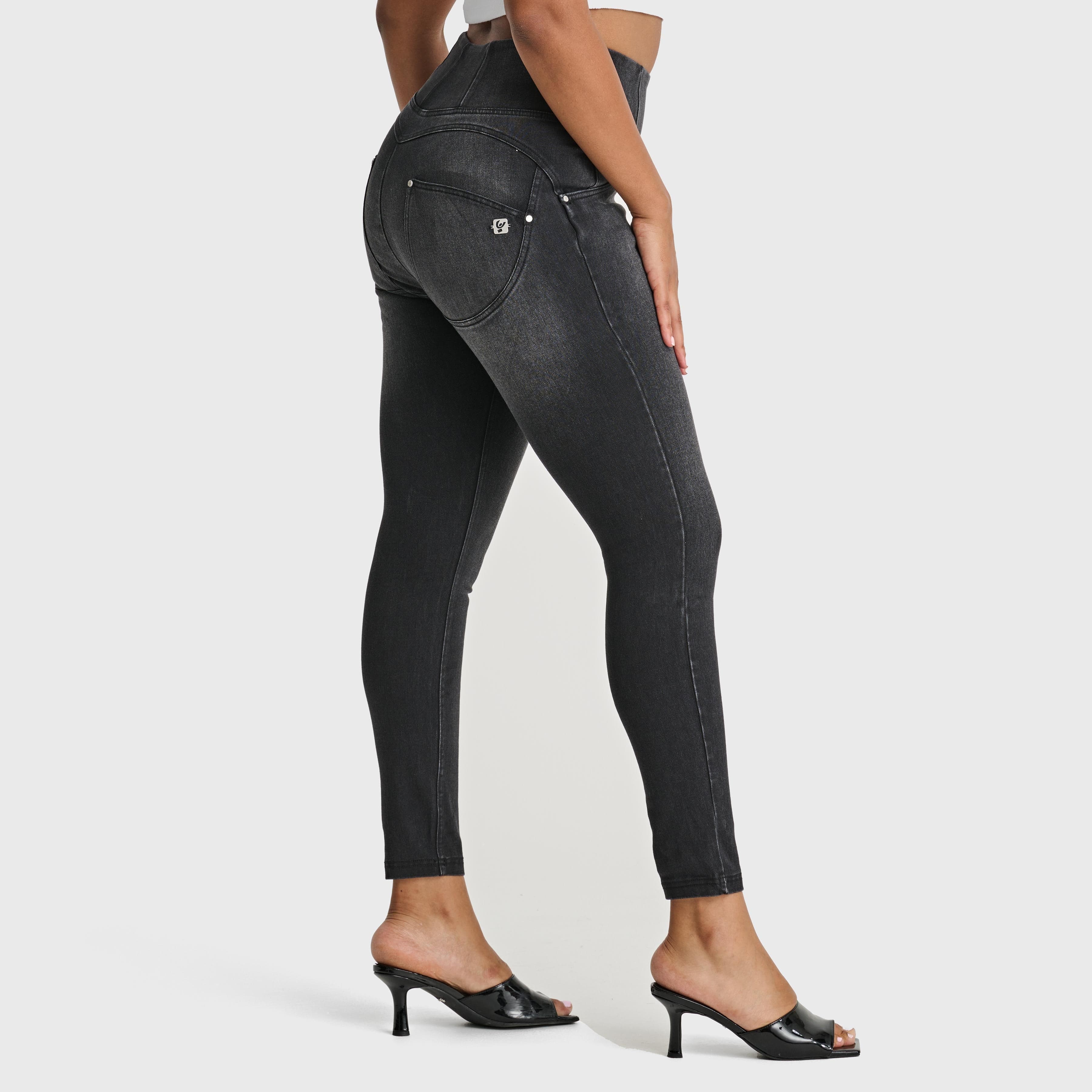 WR.UP® SNUG Curvy Jeans - High Waisted - Full Length - Black + Black Stitching 1
